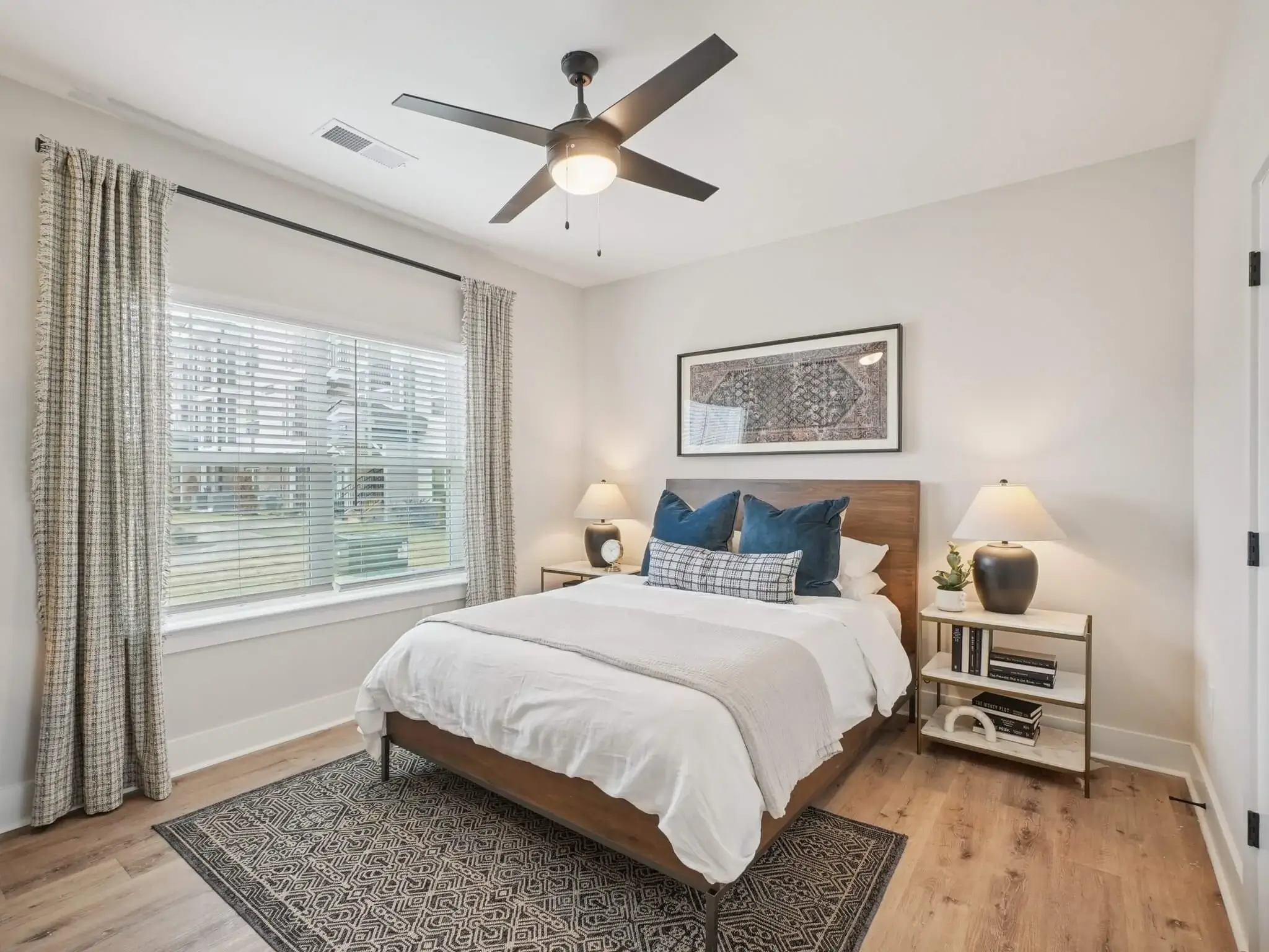 39-web-or-mls-3000 Greyhound Circle Unit 101-S3010-016