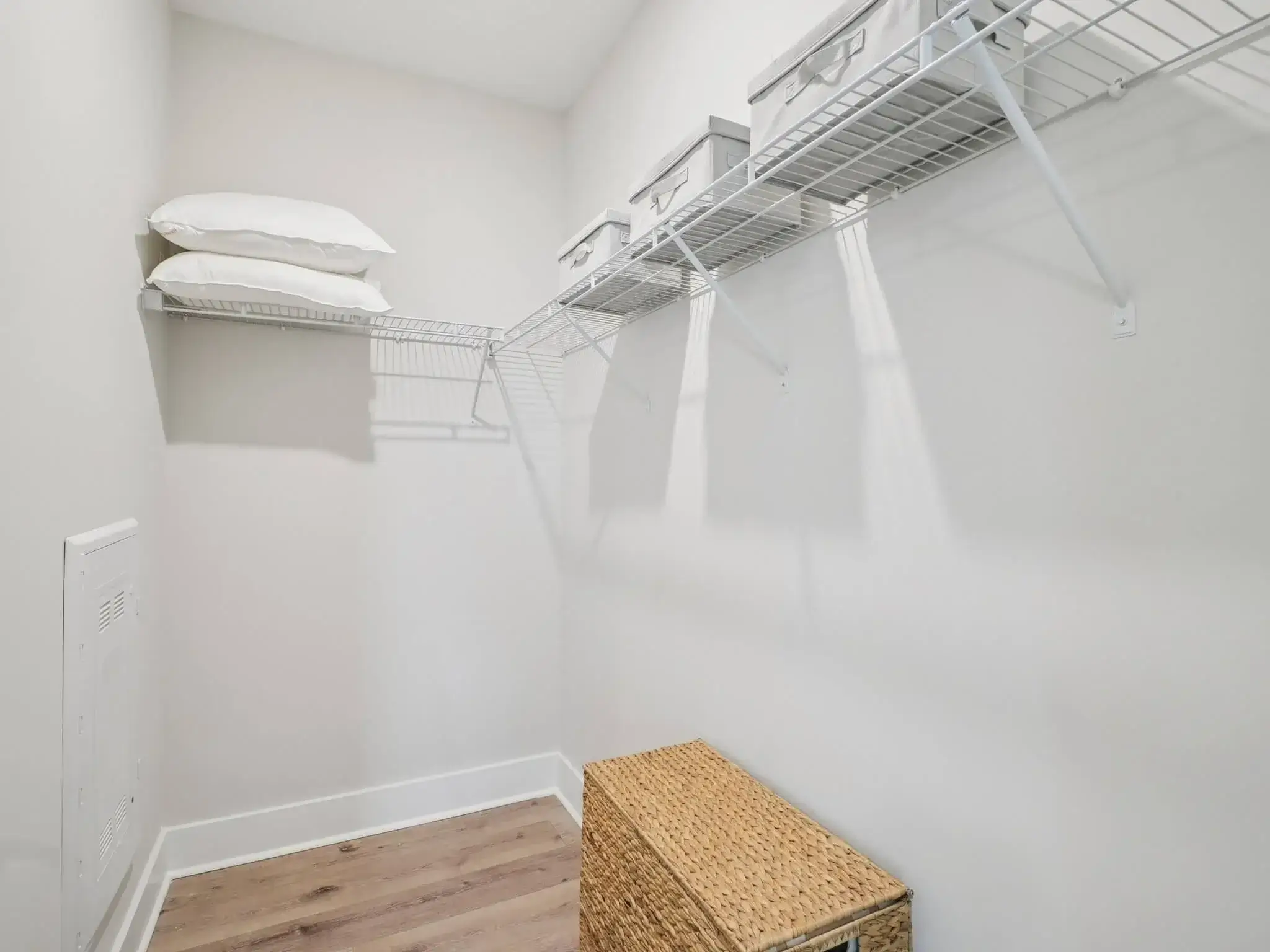 41-web-or-mls-3000 Greyhound Circle Unit 101-S3010-018