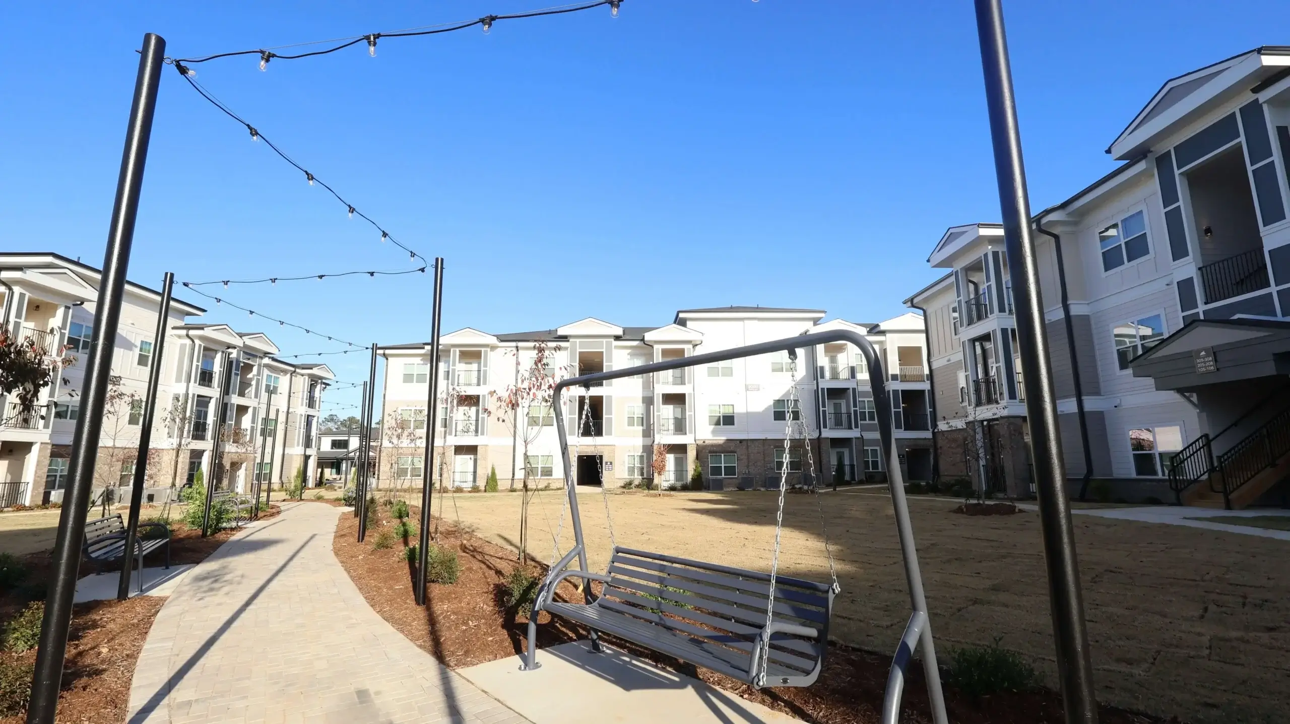 Magnolia Hills - Outside sitting area 8